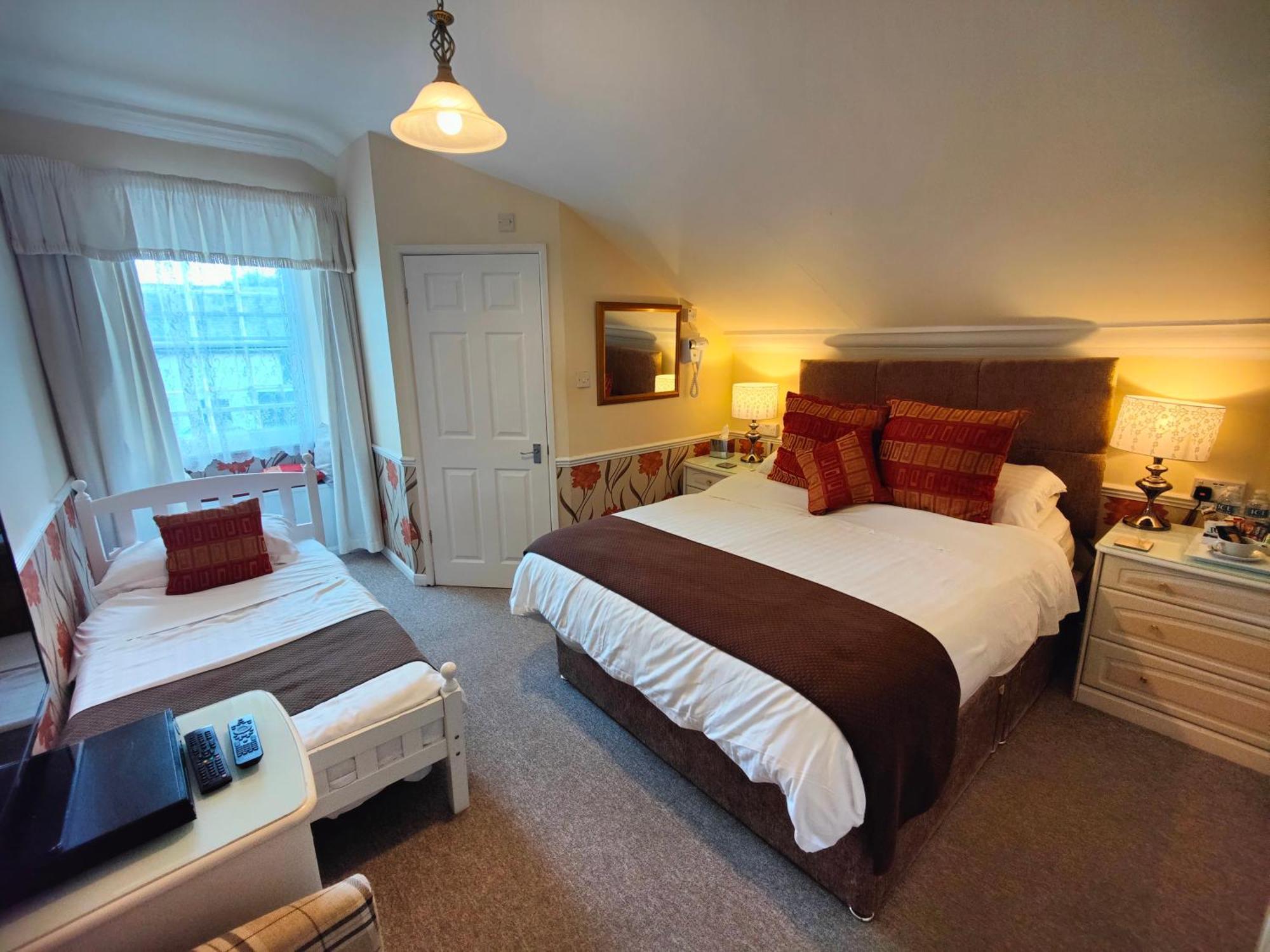 The Pack O' Cards Hotel Combe Martin Luaran gambar